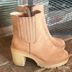 Universal Thread Light Brown Ankle Booties